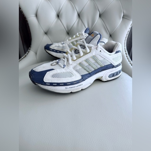 Adidas Ladies Supernova Cushion Running Shoes White/Navy Size 9 Model: 148953 - Picture 5 of 7